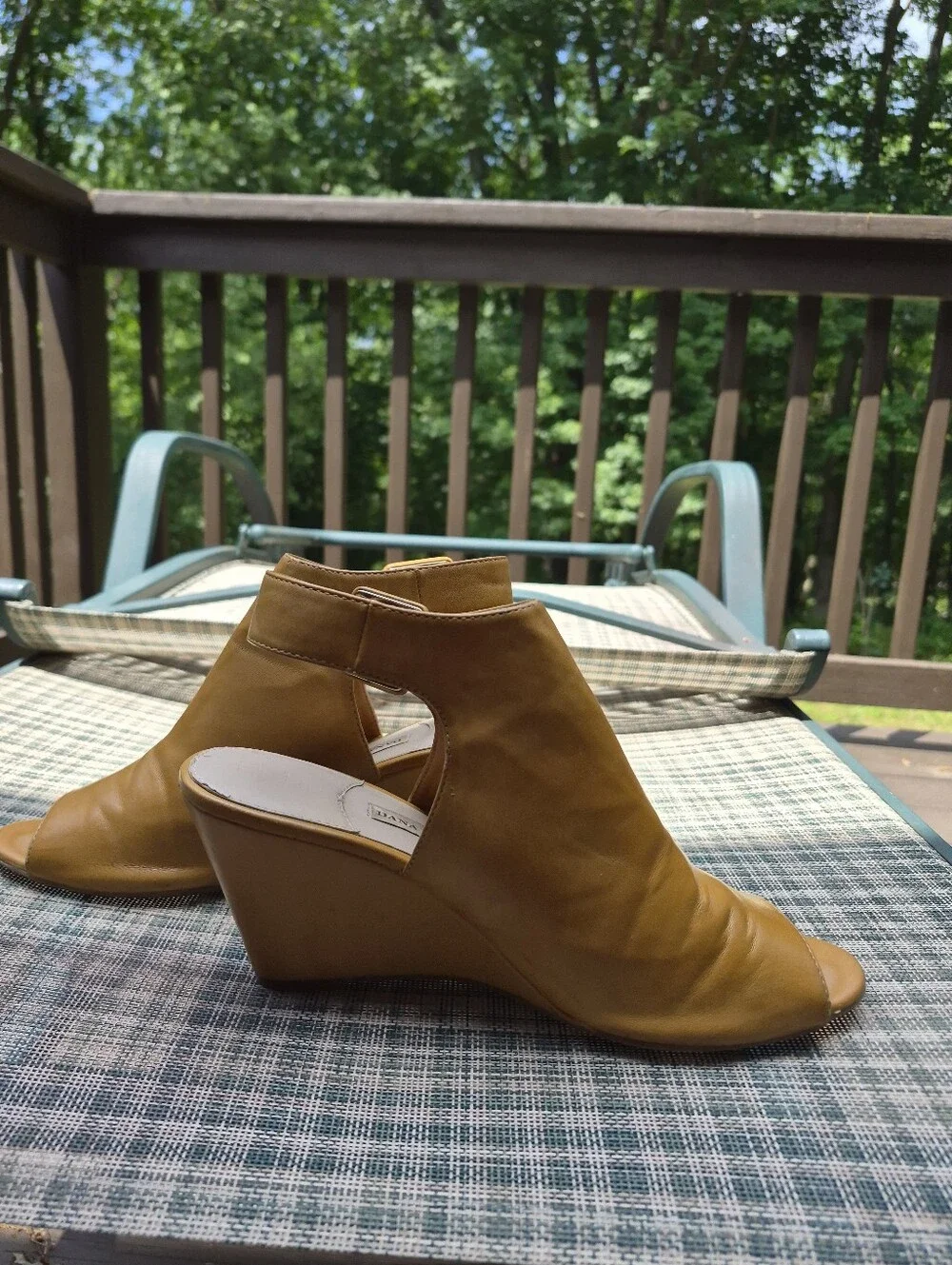 Dana Buchman Salmon Wedge Peep Toe Ankle Strap Sandals Sz 9.5